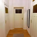 Gemuetliche Direkt Am Bahnhof Zentrale Lage アパート